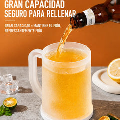 Vaso cervecero congelable molde de hielo en uso