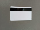 Credencial blanca de PVC con banda magnética HICO, vista frontal