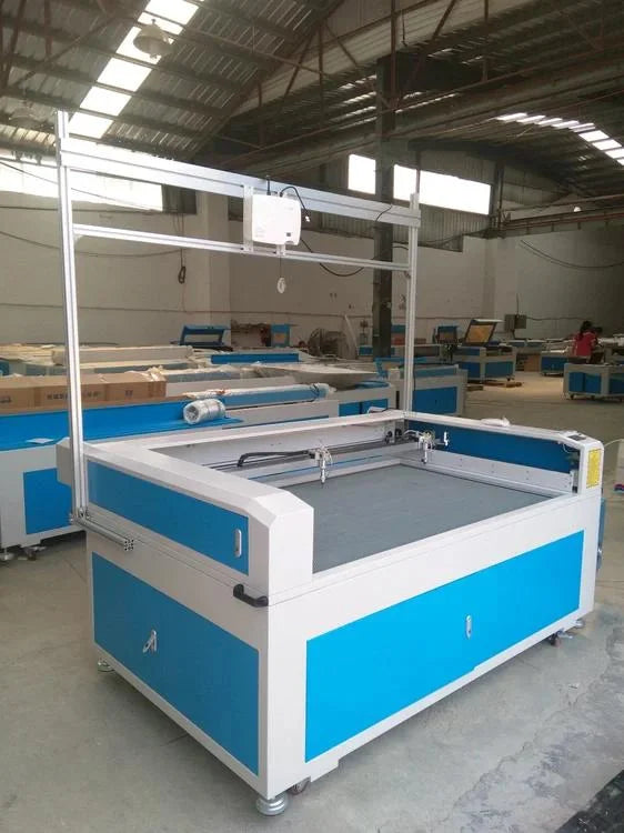 CNC Laser CO2 1610 con proyector para corte de patrones textiles