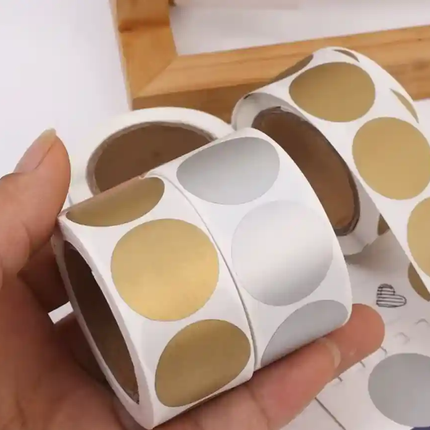 Etiquetas raspa y gana plateadas redondas. Pack de 600 Figuras. Perfectas para juegos, promociones y proyectos DIY con mensajes ocultos. ¡Diviértete rascando!