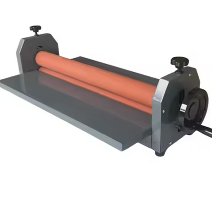 Laminador Manual en Frío disponible en tamaños de 650, 700, 750, 1000 y 1300 mm. Ideal para proteger impresiones y materiales gráficos con precisión y facilidad