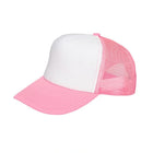 Jockey rosado de malla con panel frontal blanco, vista frontal inclinada