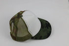 Jockey de malla con camuflaje verde militar y panel frontal blanco