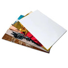 Lámina de aluminio blanca de 40 × 60 cm junto a varias muestras sublimadas