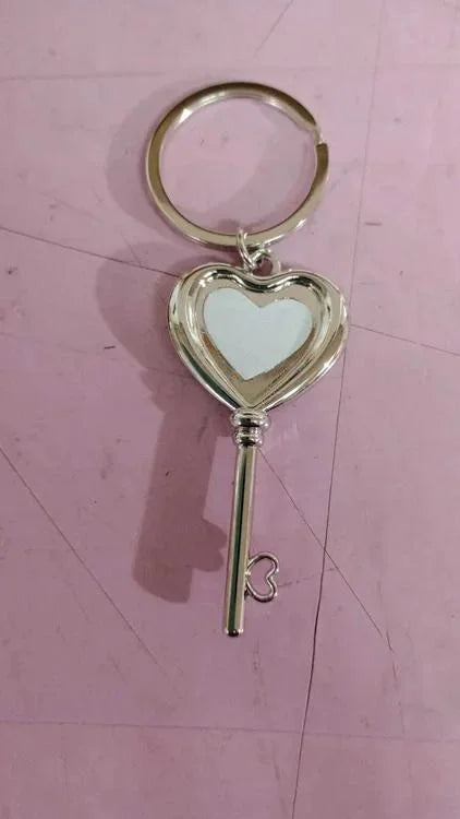 Llavero metálico sublimable forma llave antigua incluye caja