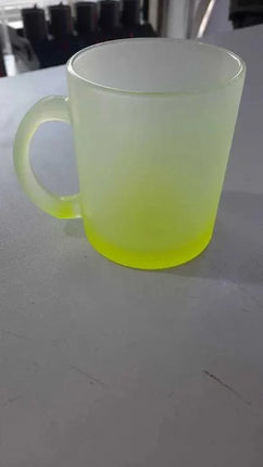 Tazón sublimable satinado base color amarillo gradiente 11oz incluye caja