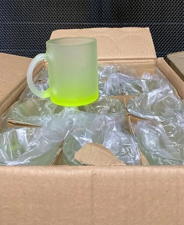 Tazón sublimable satinado base color amarillo gradiente 11oz incluye caja