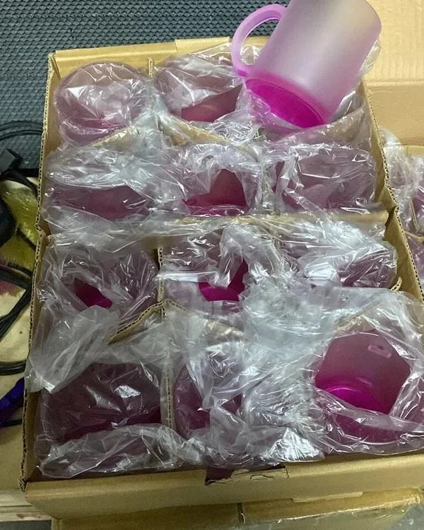 Tazón sublimable satinado base color rosado gradiente 11oz incluye caja