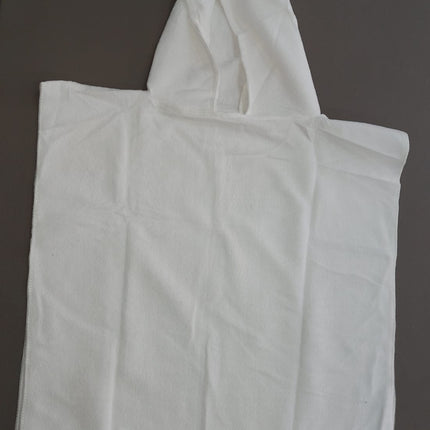 Capa toalla blanca para niños 60x120cm. Suave, absorbente y fácil de mantener, perfecta para después del baño, playa o piscina