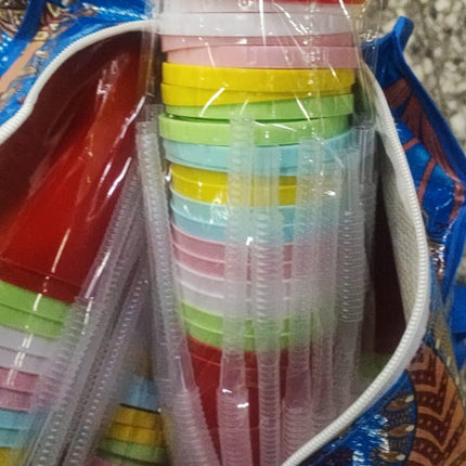 Vaso de plastico con tapado bombilla - docena colores surtidos