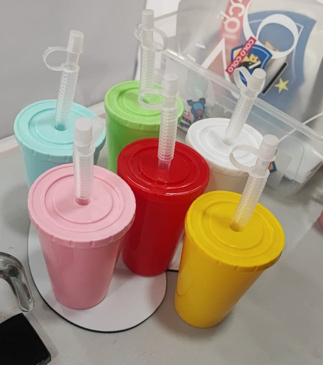 Vaso de plastico con tapado bombilla - docena colores surtidos