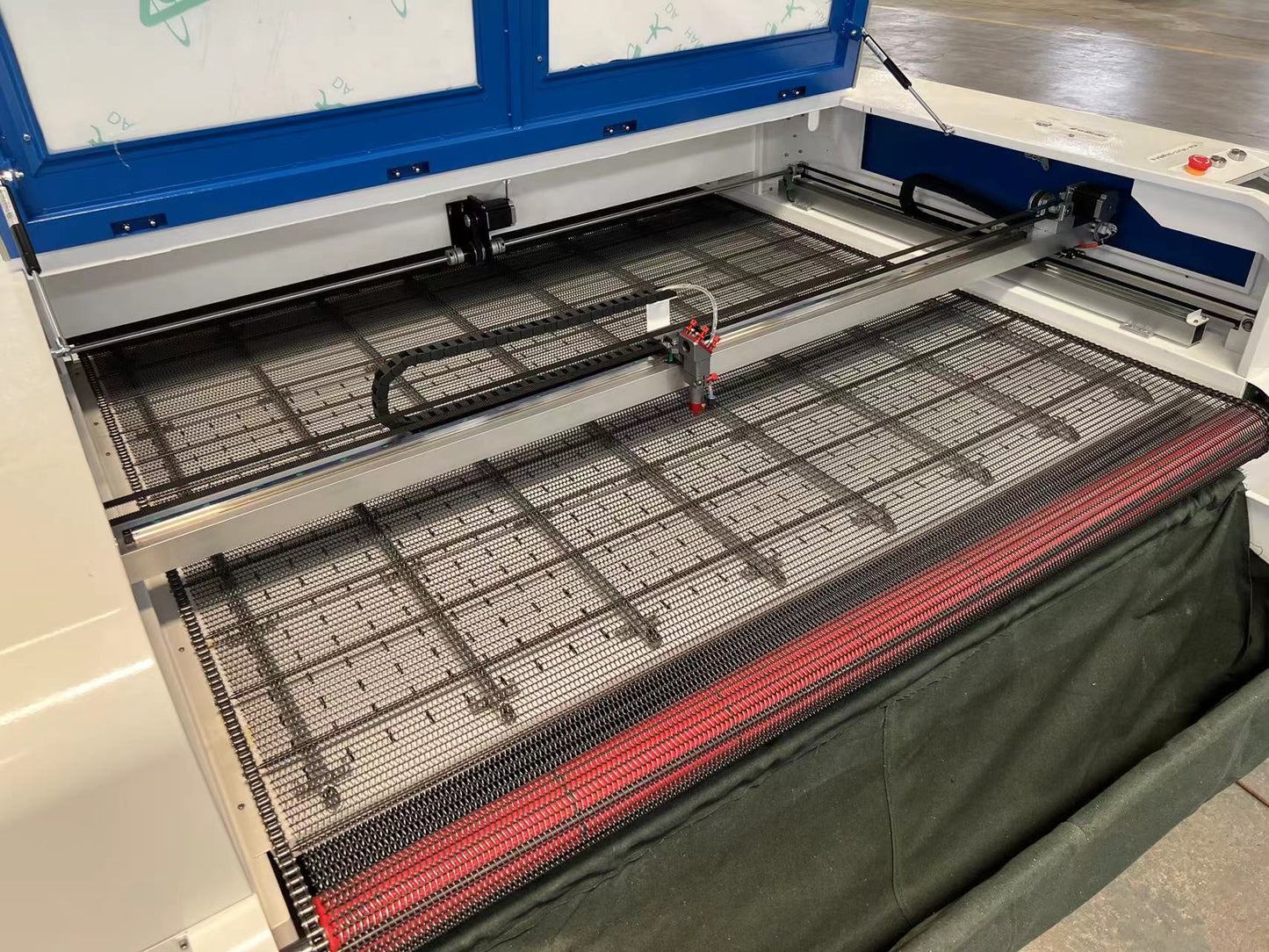 CNC Laser CO2 1810  con cama Rotatoria para corte de textiles y patrones