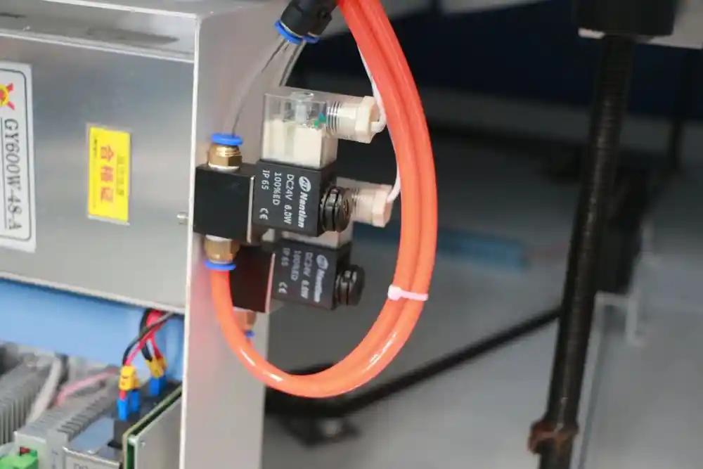 CNC Laser hibrido 1325 para grabar y cortar elementos metálicos y no metálicos